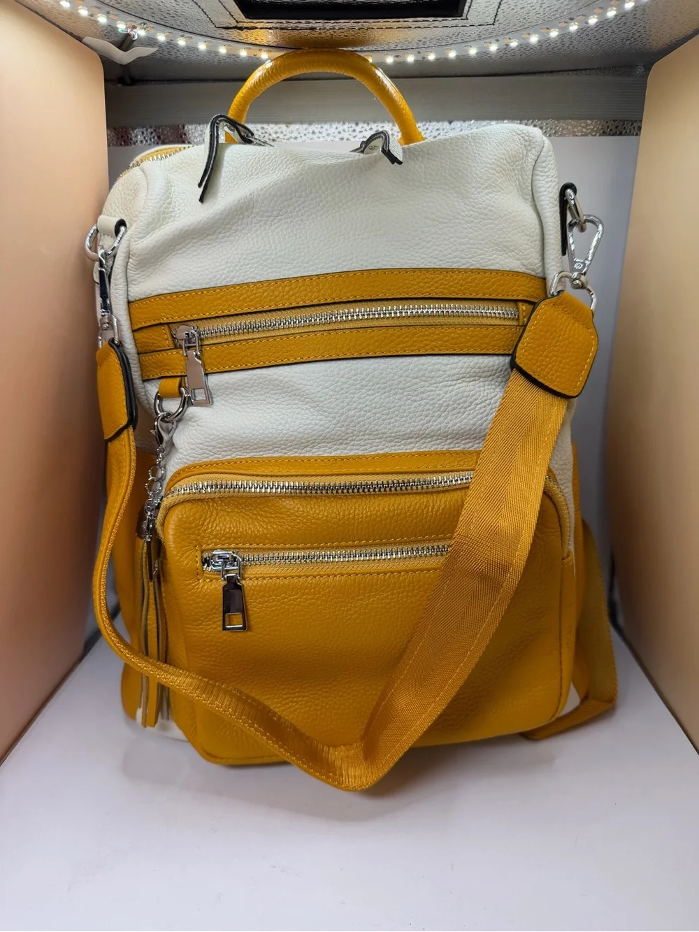 ALTOSY Large Soft Leather Backpack. Yellow and White.